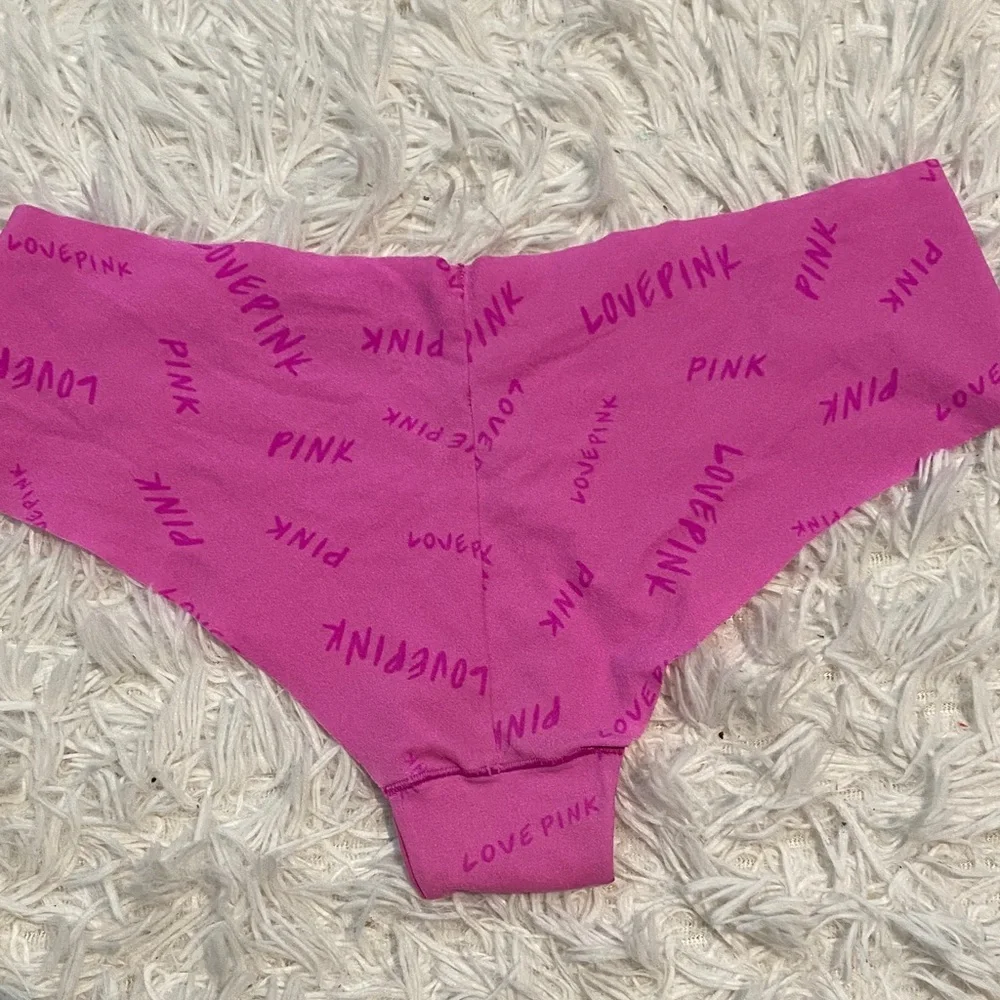 PINK Victoria's Secret Seamless Hipster Bottoms in Hot Pink with Love Pink Print
